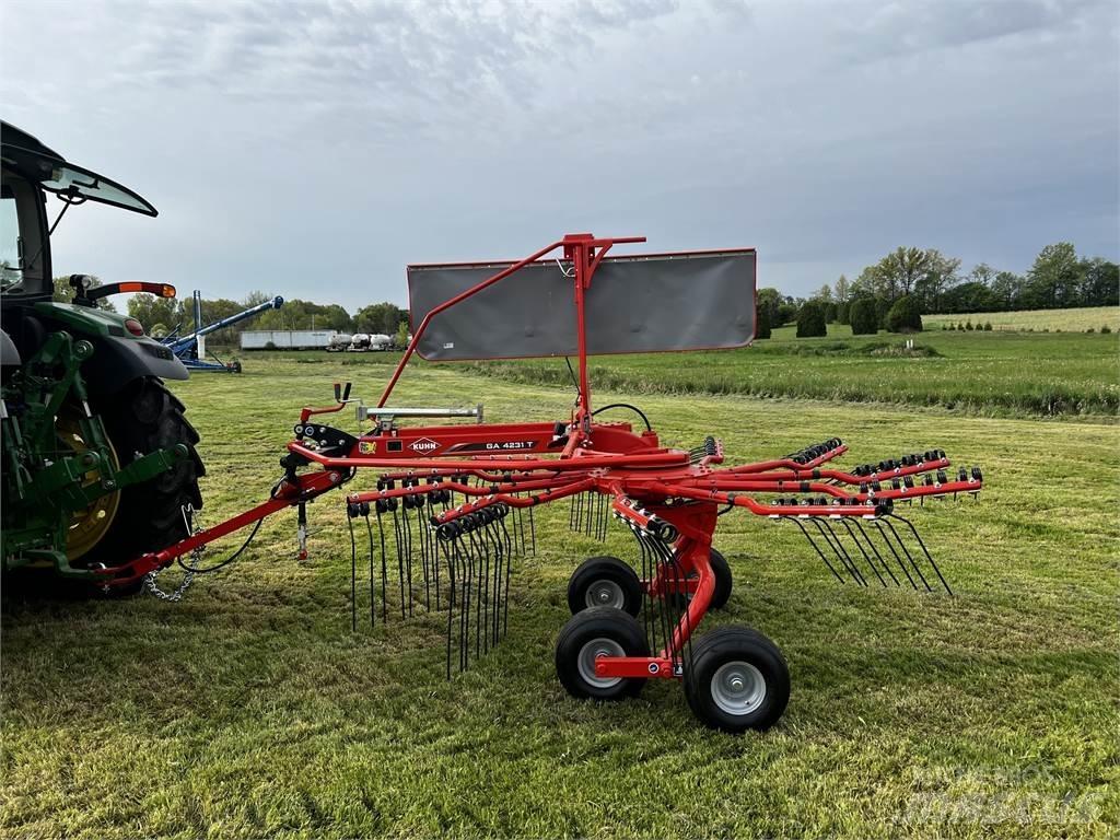 Kuhn GA4231T Okretači i sakupljači sena
