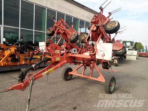 Kuhn GF 7702 Okretači i sakupljači sena