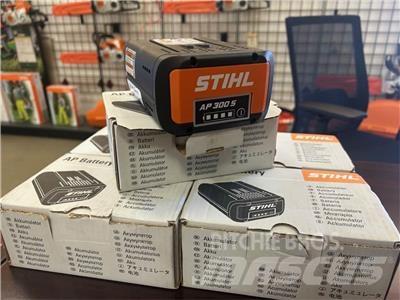 Stihl AP300S Kola za golf