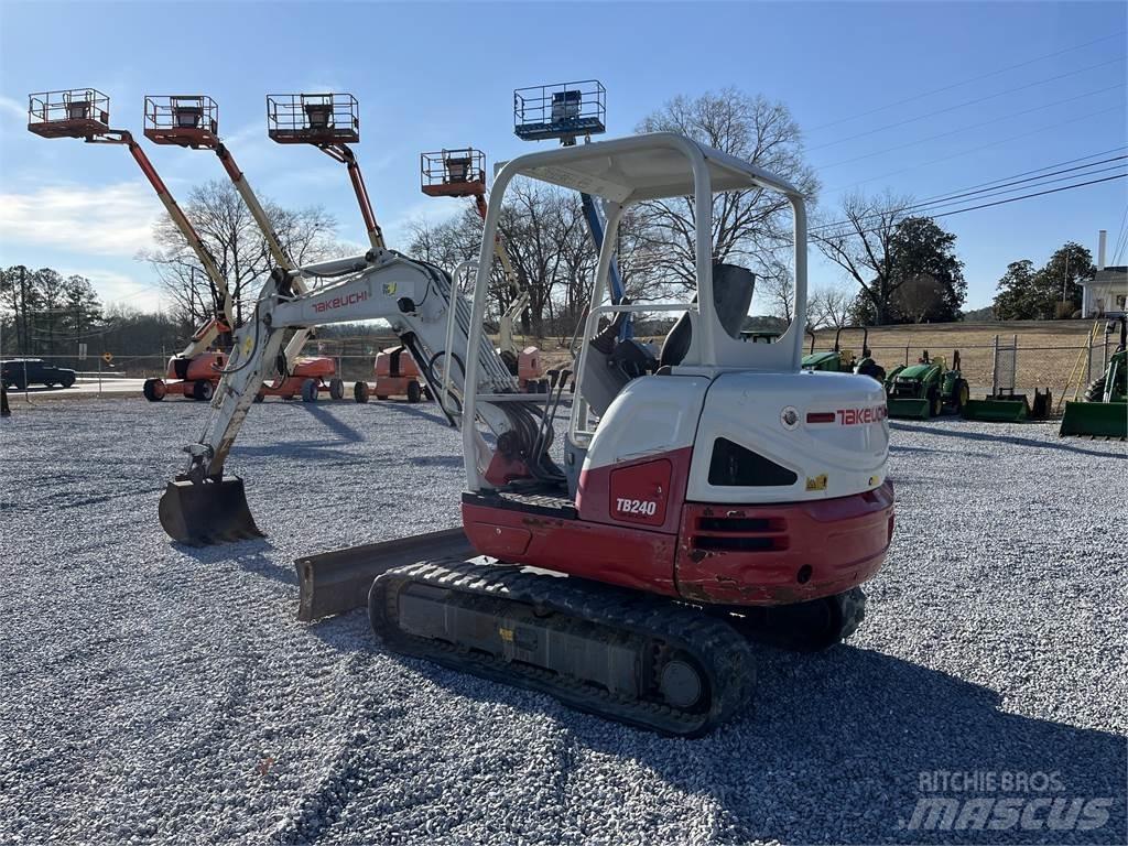 Takeuchi TB240 Mini bageri < 7t