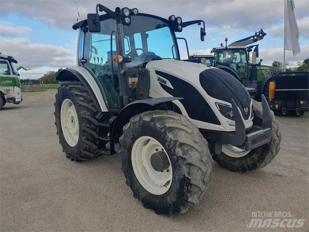 Valtra A104 Traktori