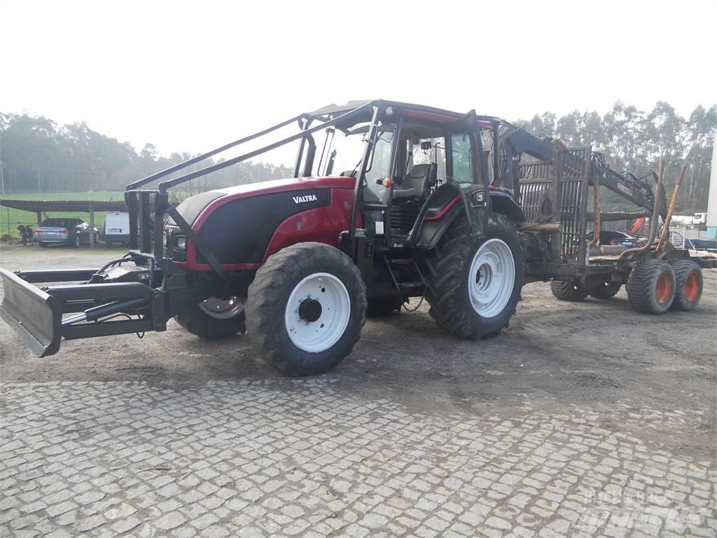 Valtra T121 Kranovi i utovarivači
