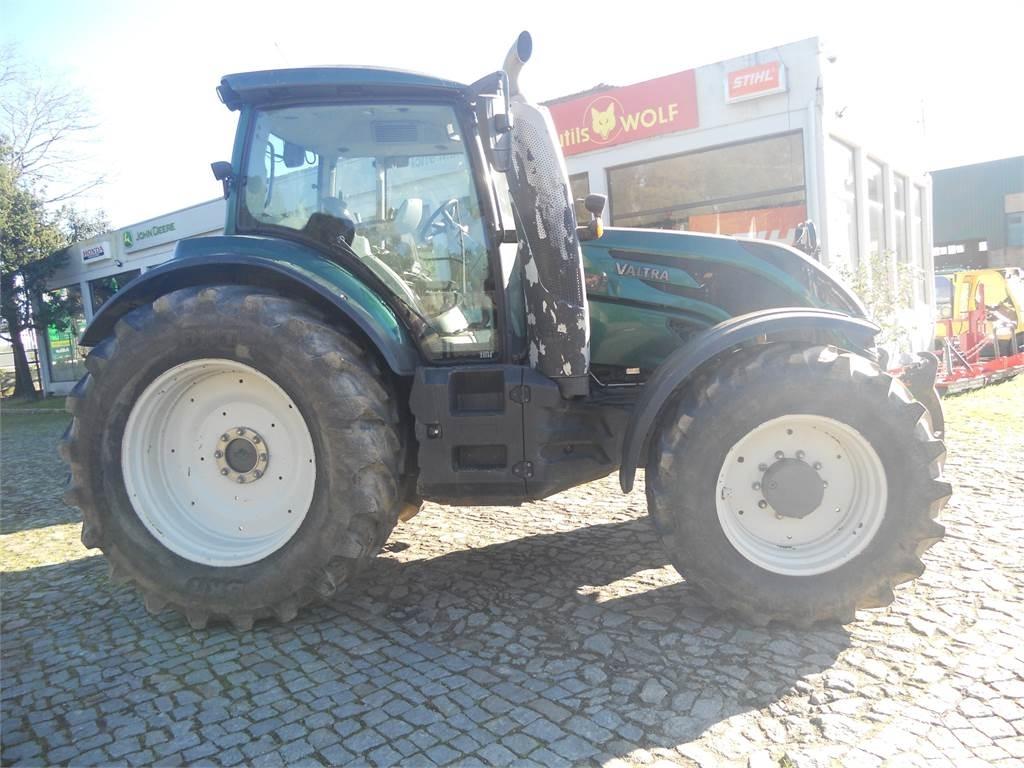 Valtra T174 Traktori