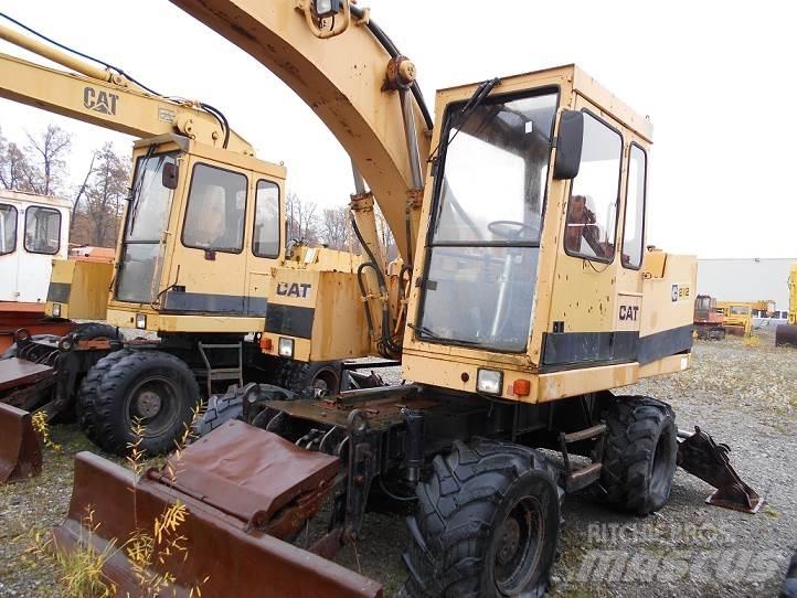 CAT 212B FT Bageri točkaši