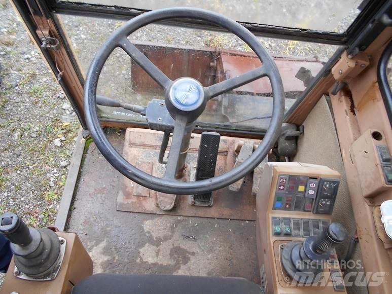 CAT 212B FT Bageri točkaši