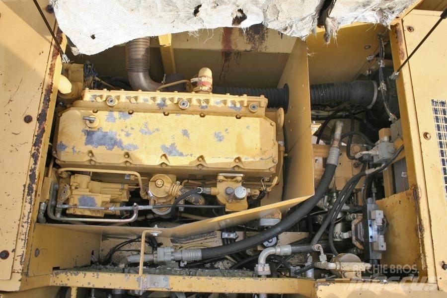 CAT 214B Bageri točkaši