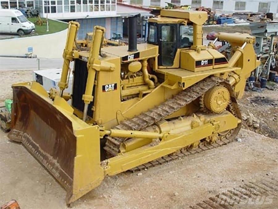 CAT D10 Buldožeri guseničari