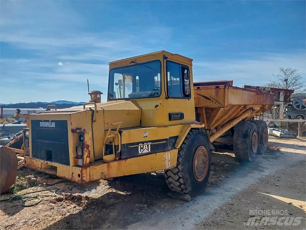 CAT D300B Zglobni damperi