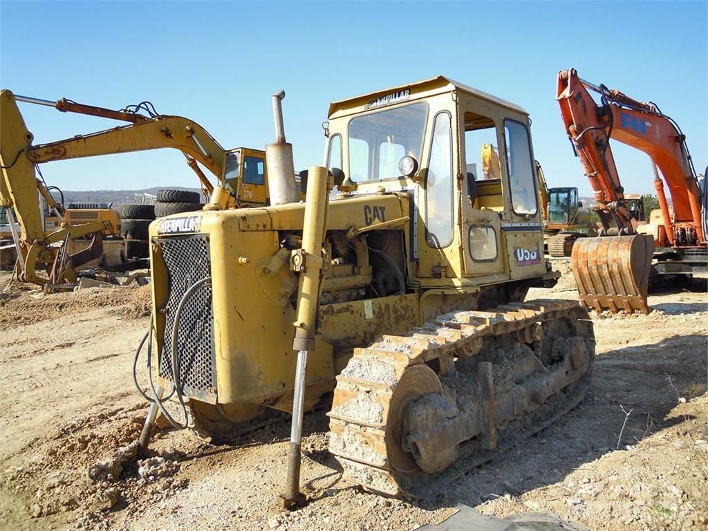 CAT D5B Buldožeri guseničari