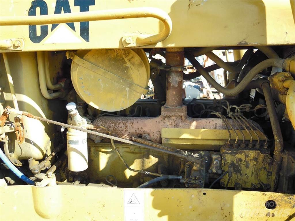 CAT D5B Buldožeri guseničari