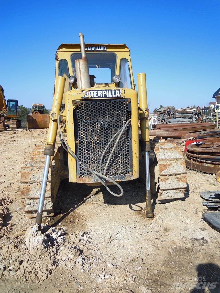 CAT D5B Buldožeri guseničari