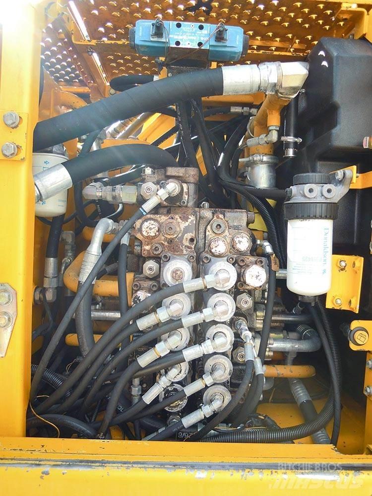 JCB JZ255NC Bageri guseničari