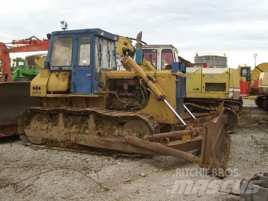 Komatsu D65E-8 Buldožeri guseničari