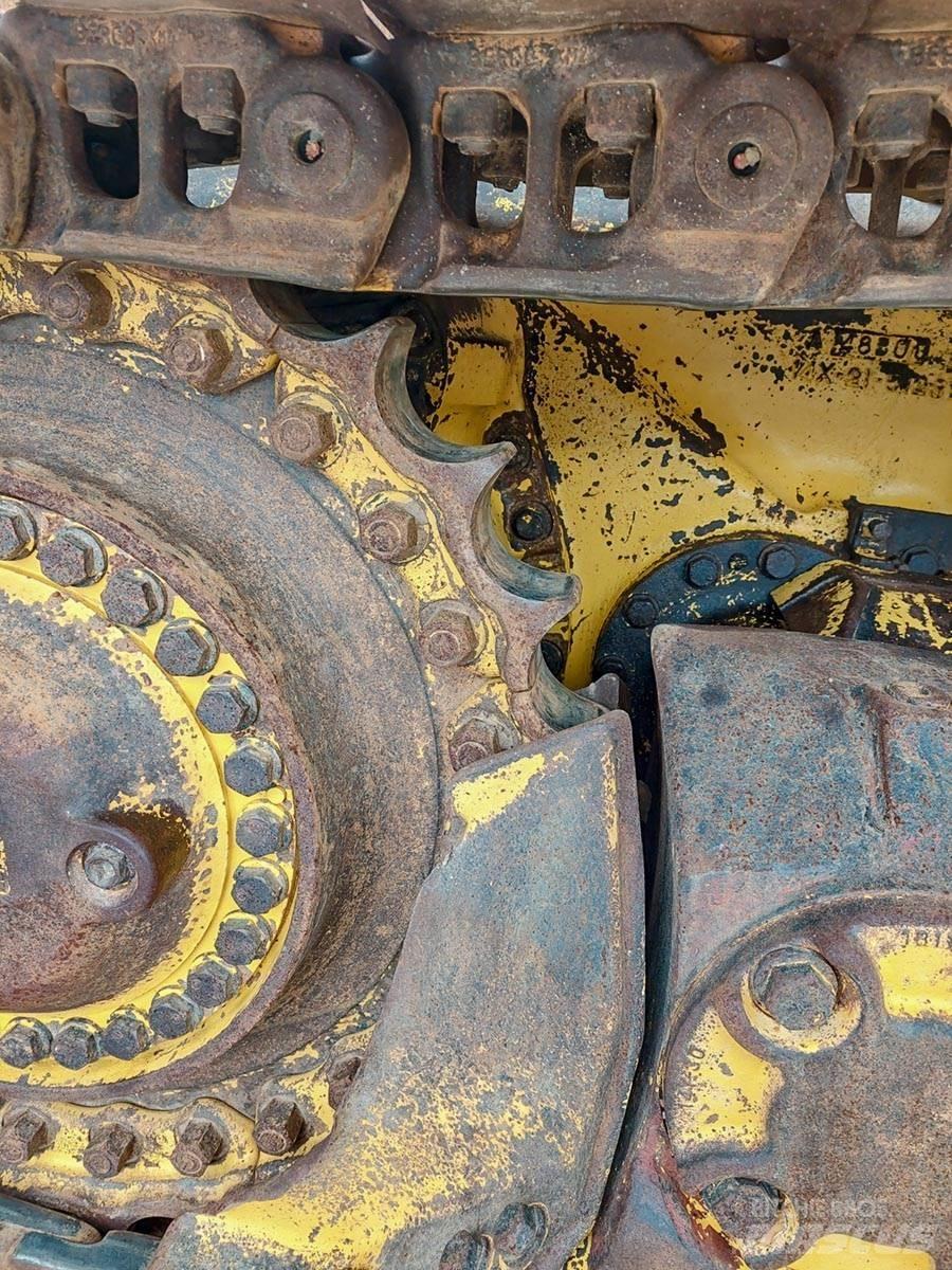 Komatsu D65PX-17 Buldožeri guseničari