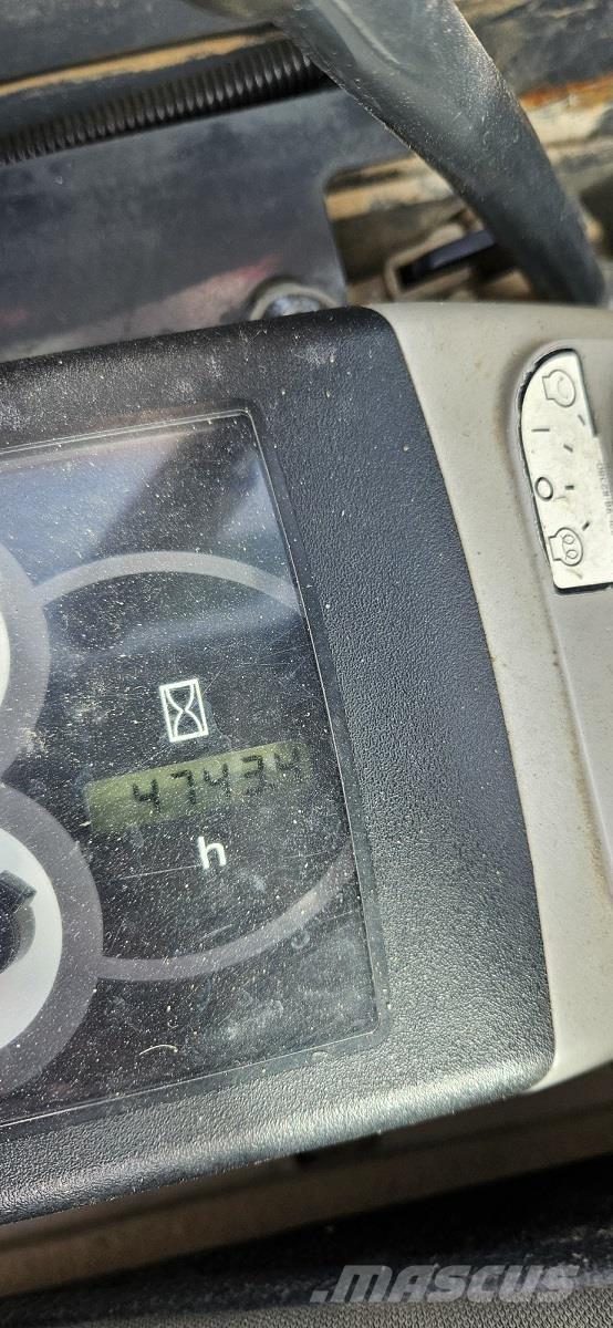 Komatsu PC26MR-3 Mini bageri < 7t