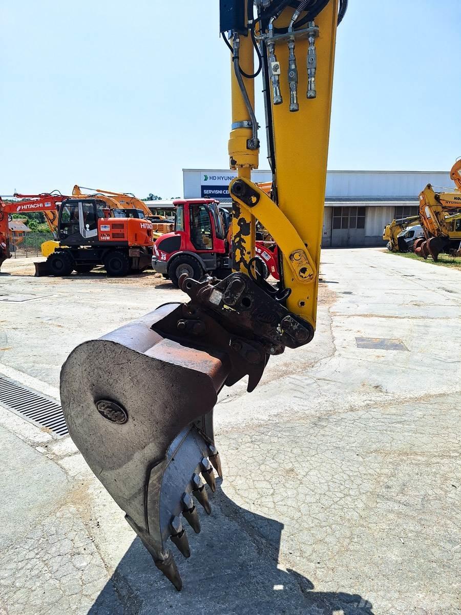 Komatsu PW118MR-8 Bageri točkaši