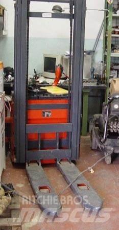 Linde L10 Nisko podizni električni viljuškar