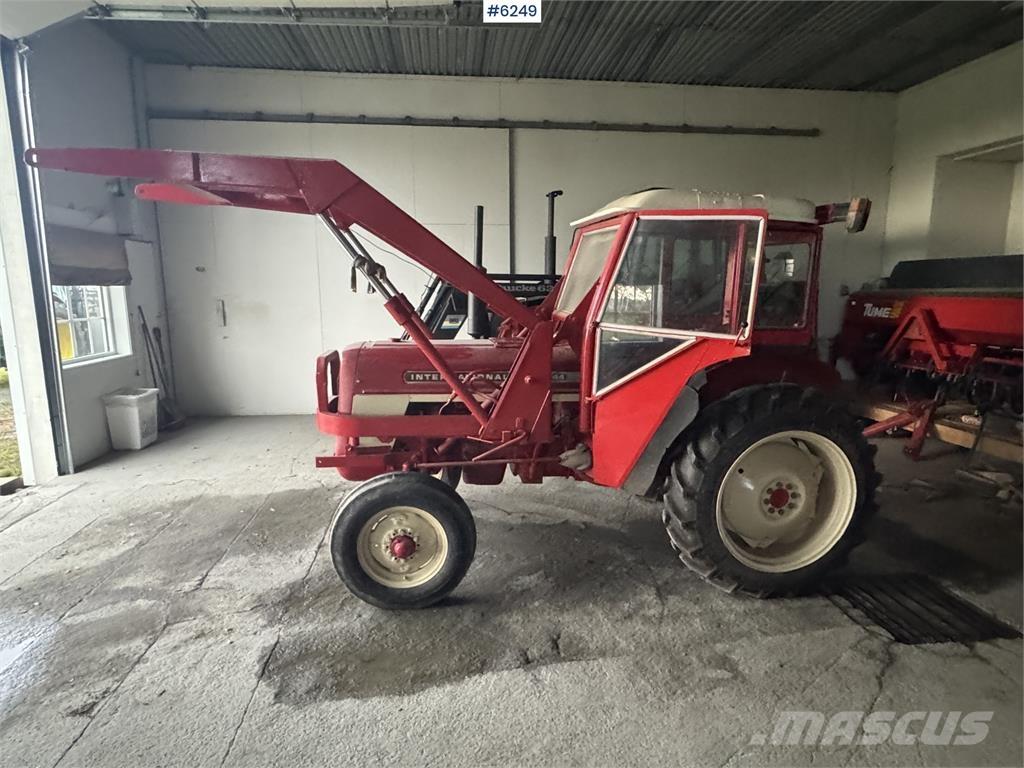 International 444 Traktori