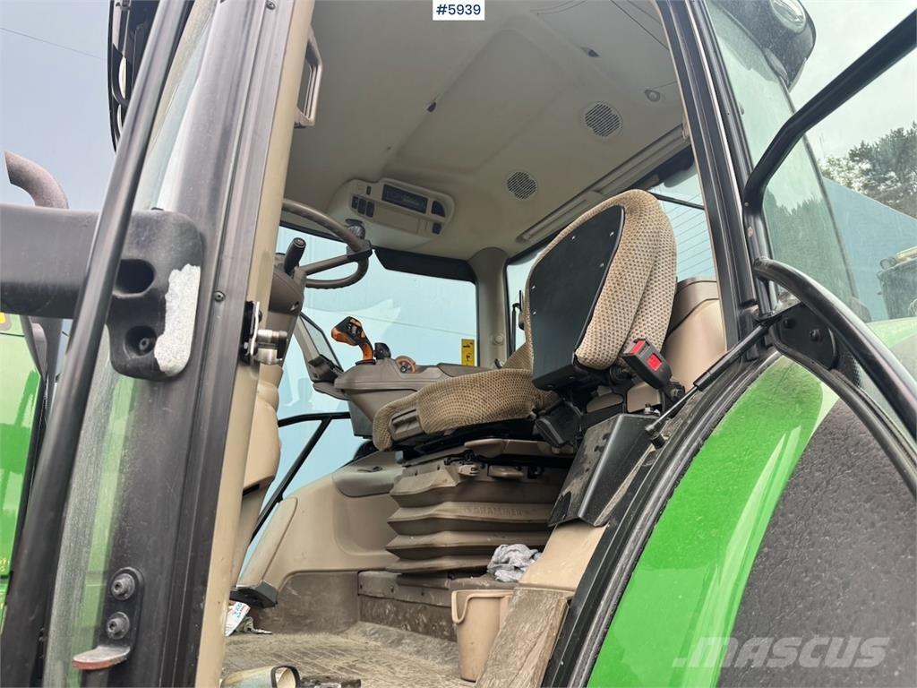 John Deere 6215R Traktori