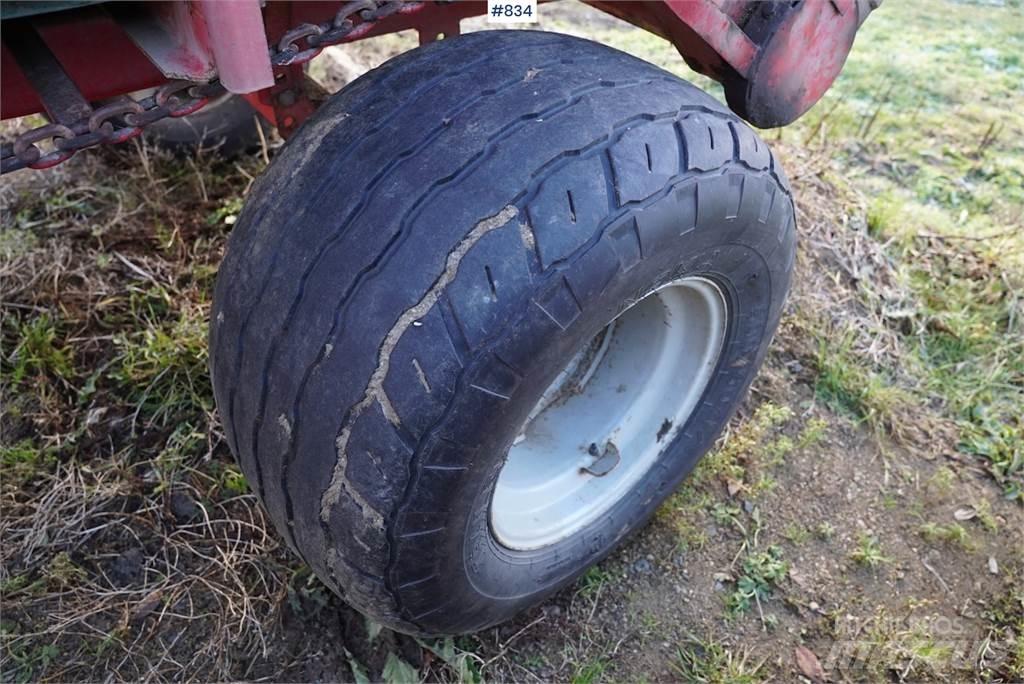 Kverneland UN7000 Samoutovarna prikolica