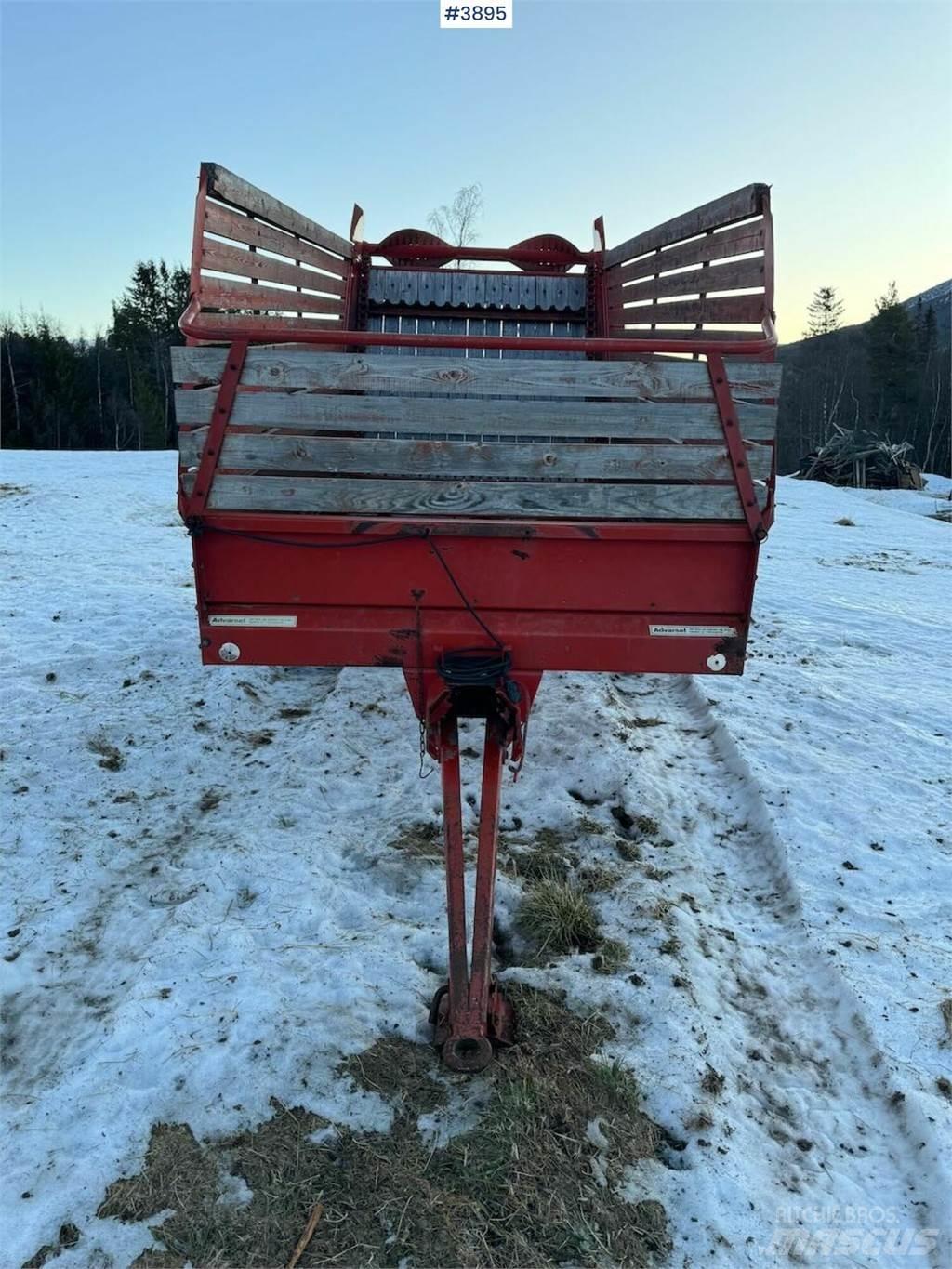 Underhaug 7000 Samoutovarna prikolica