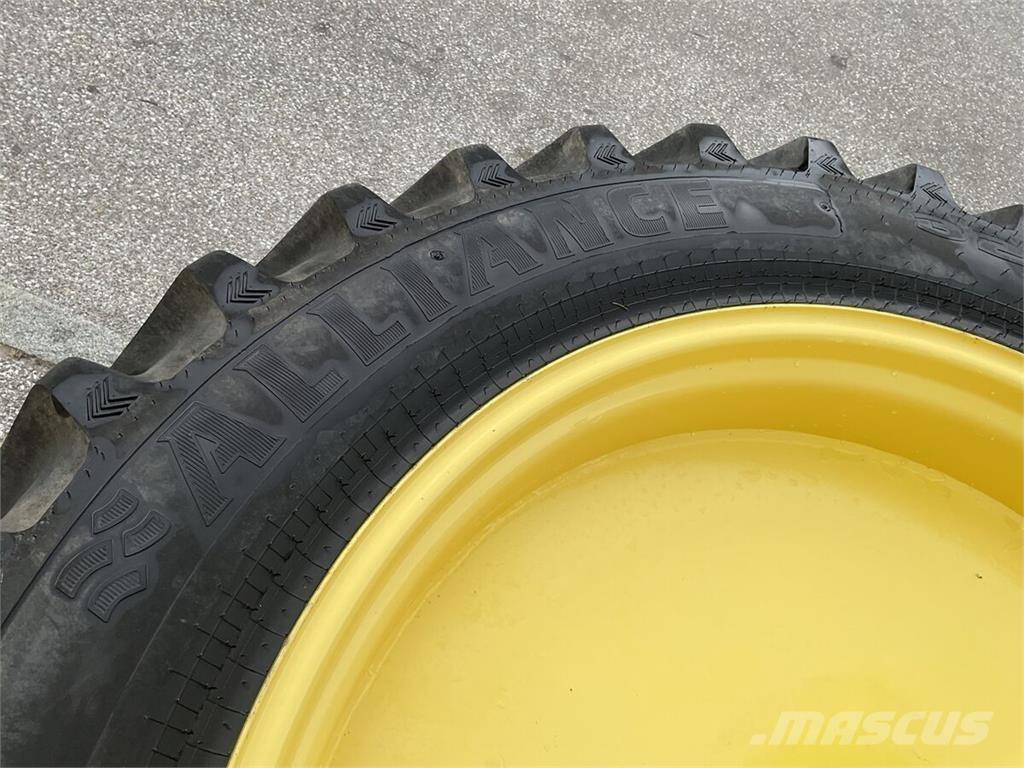  320/90 R 42 Gume, točkovi i felne