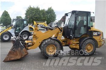 CAT 907M Utovarivači na točkove