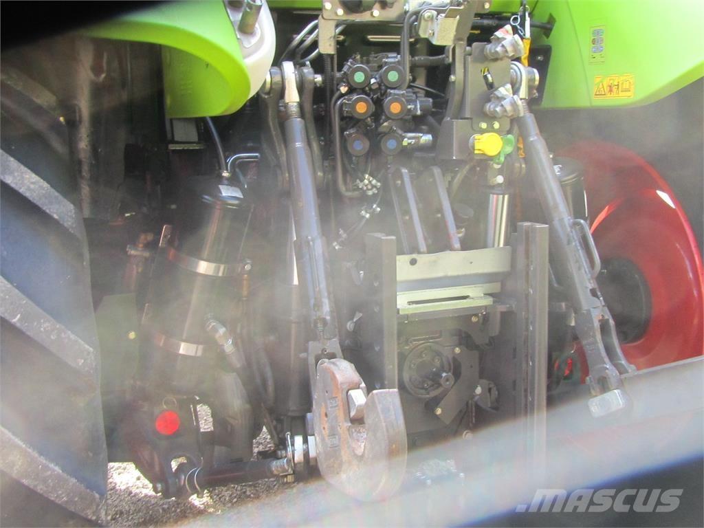 CLAAS Arion 440 Traktori