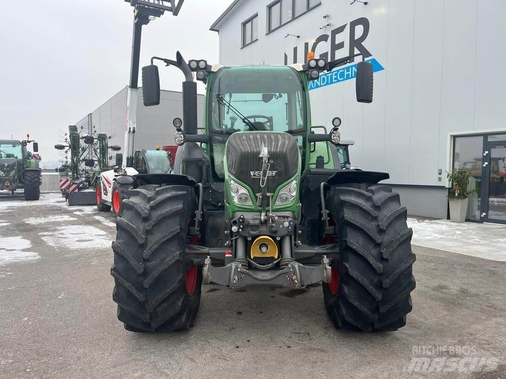 Fendt 718 Vario Traktori