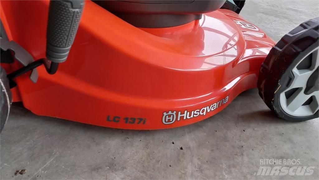 Husqvarna LC 137i Traktorske kosilice