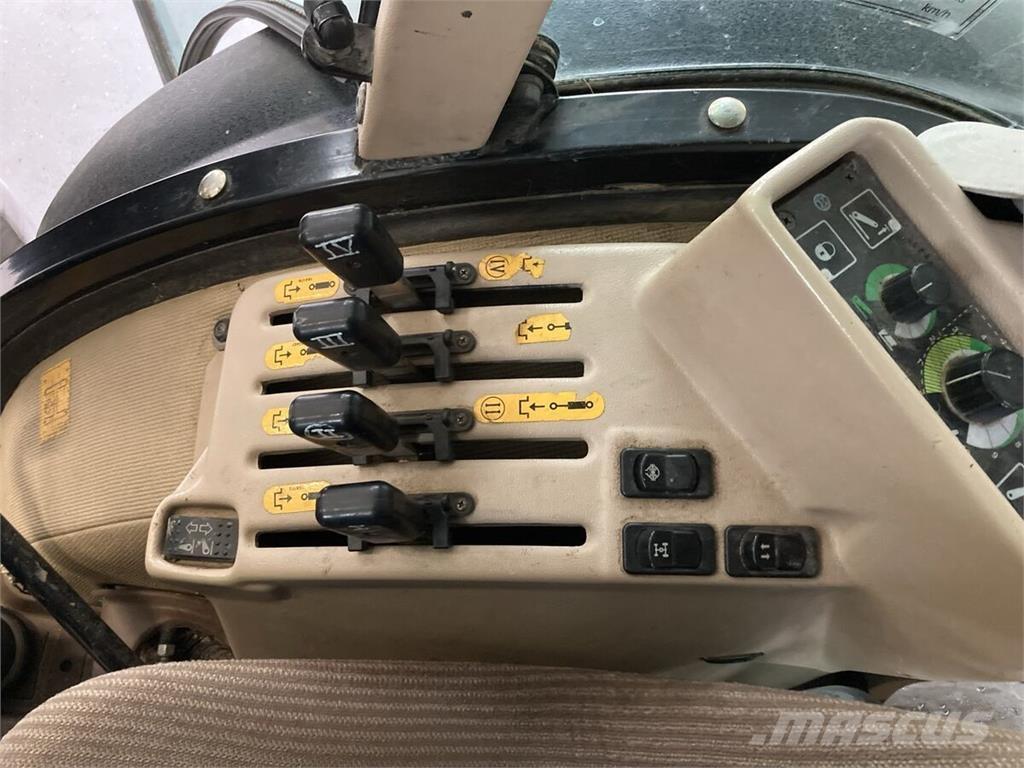 John Deere 5515F Traktori