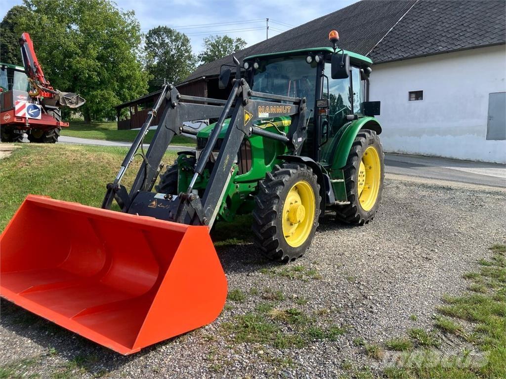 John Deere 5820 Traktori