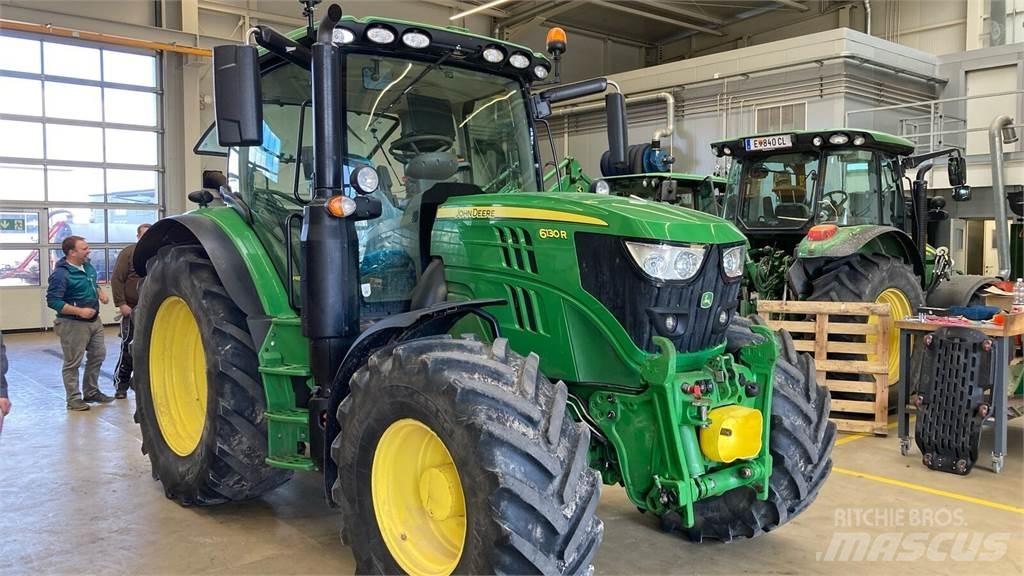 John Deere 6130R Traktori