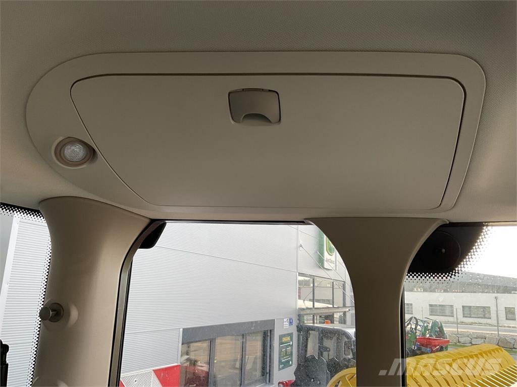 John Deere 6R 215 Traktori