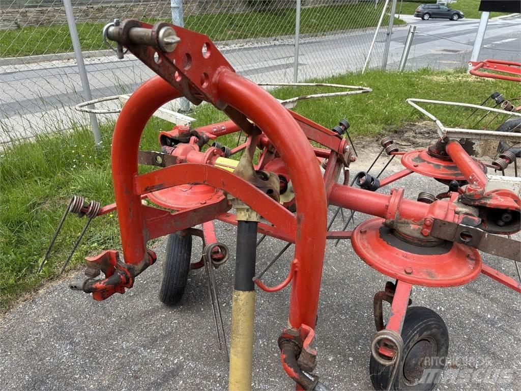 Kuhn GF 440 P Okretači i sakupljači sena