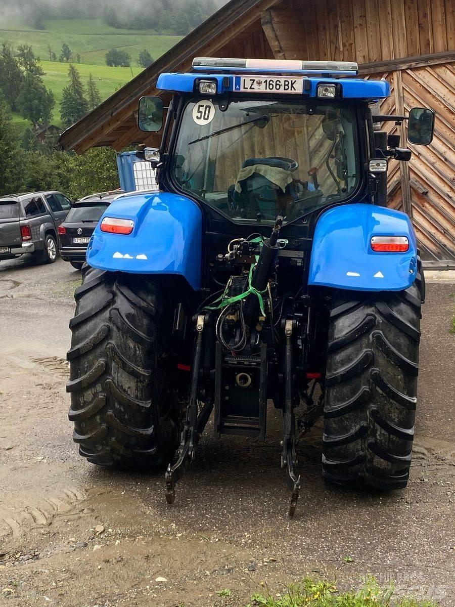 New Holland T7040 Traktori