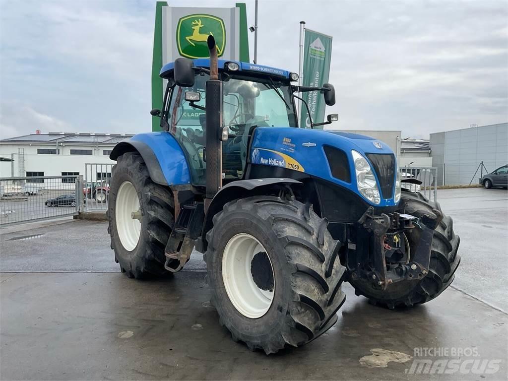New Holland T7050 Traktori