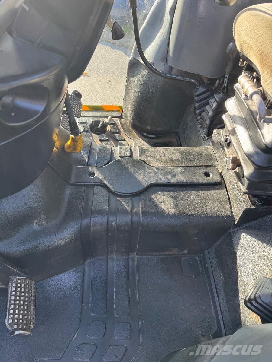 New Holland TN65DA Traktori