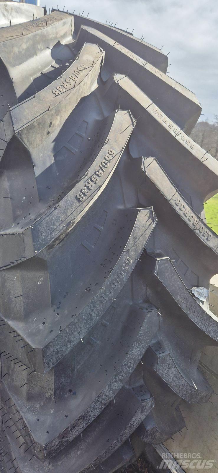 Petlas 650/85 R38 Gume, točkovi i felne