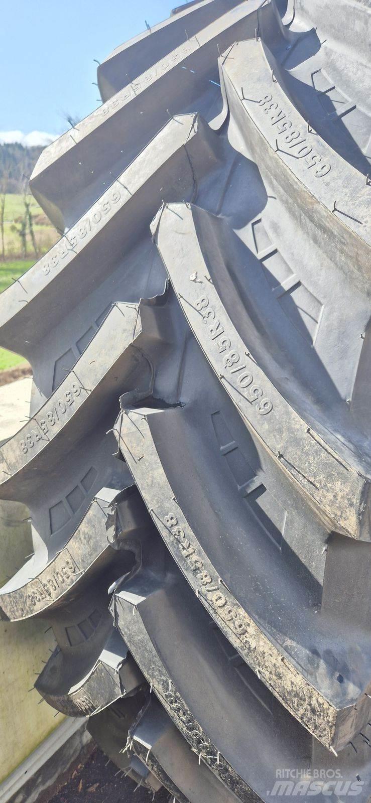 Petlas 650/85 R38 Gume, točkovi i felne