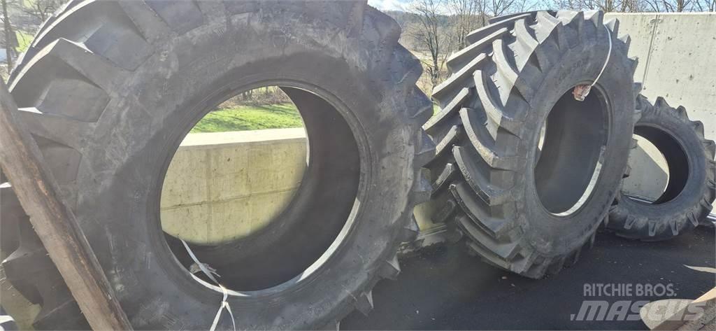 Petlas 650/85 R38 Gume, točkovi i felne