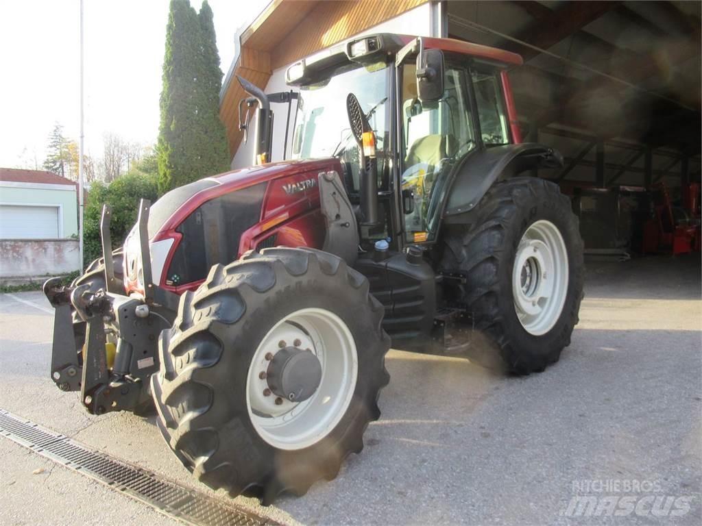 Valtra N163D Traktori