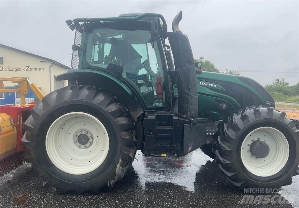 Valtra T174 Traktori