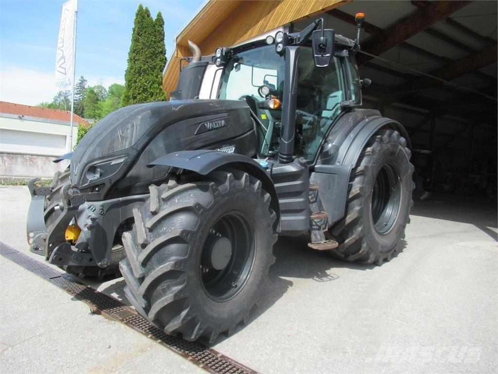 Valtra T214D Traktori