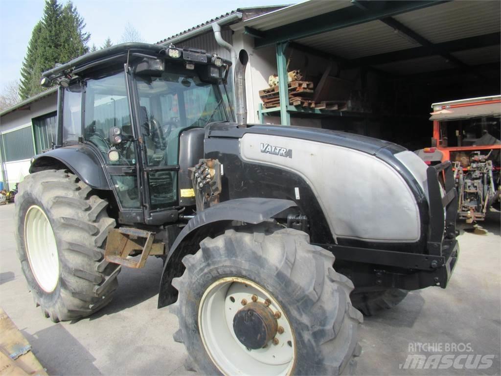Valtra XM 130 Traktori