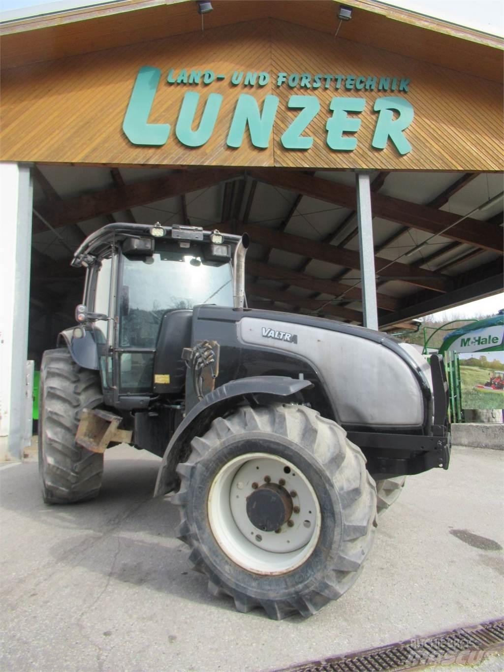 Valtra XM 130 Traktori