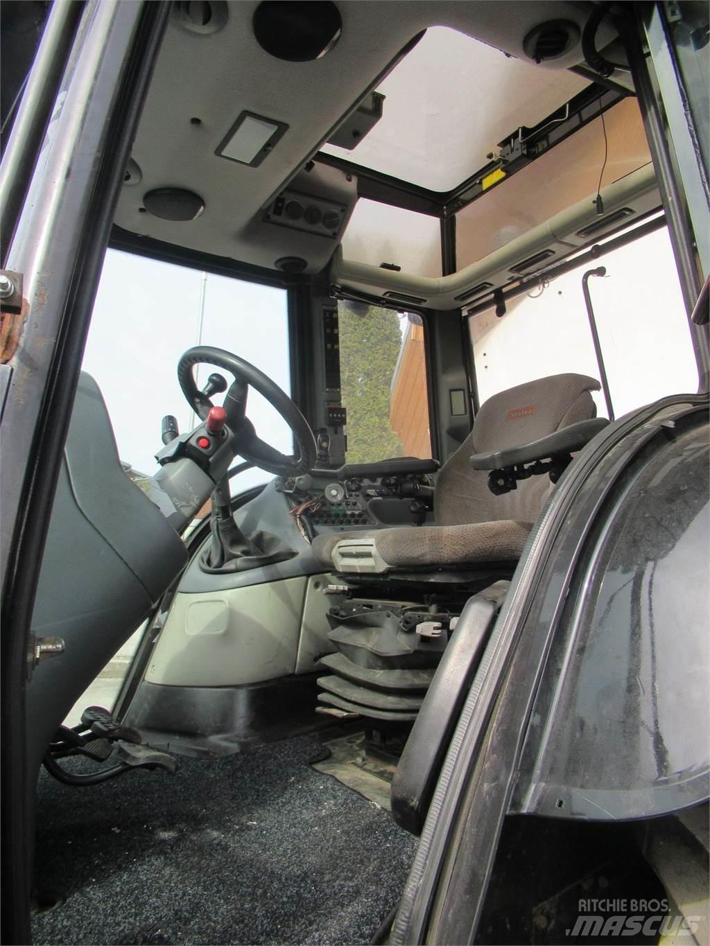 Valtra XM 130 Traktori