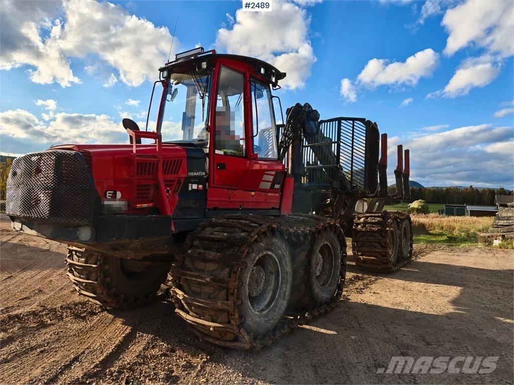 Komatsu 895 Forvarderi