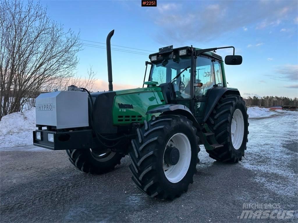 Valtra X110 Traktori