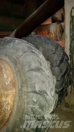  18,4-38 Gume, točkovi i felne